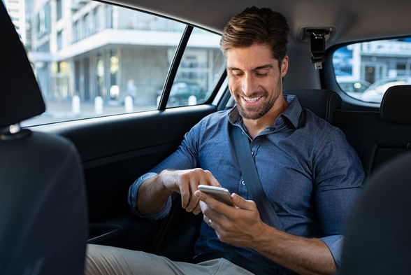 guy texting a girl with a smile